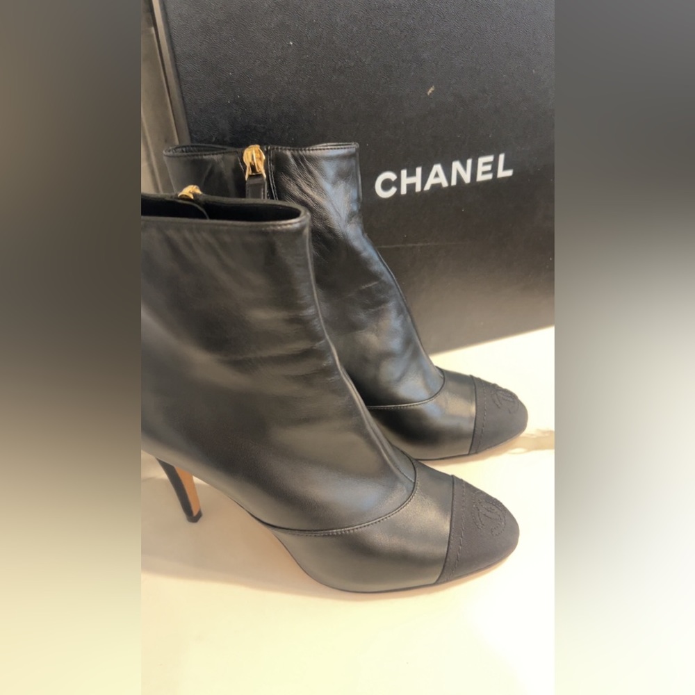 💯 percent authentic Chanel short boots